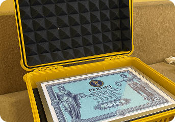 Валіза із сертифікатом