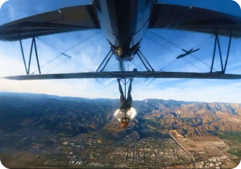 Людмила стоїть на крилах літака