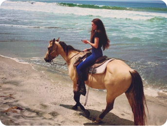 Людмила на коні