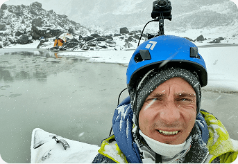 Валентин в каякі